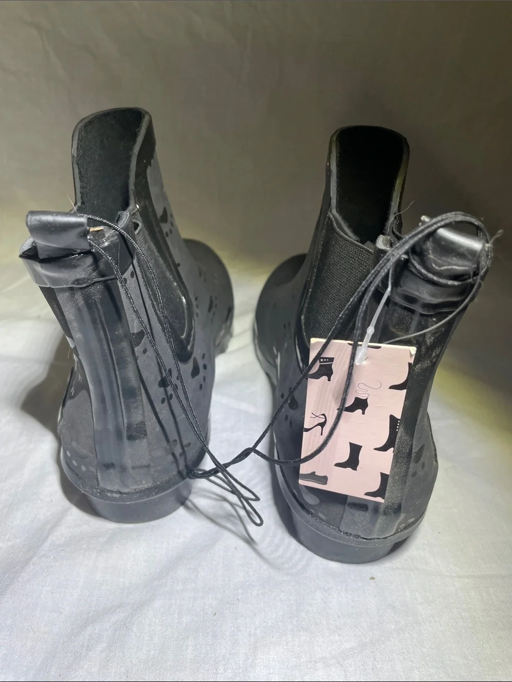 NEW PENNYSUE Women’s Chelsea Ankle Rain Boots Paw Print Gray/Black Size 6.5 / 7